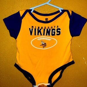Minnesota Vikings yellow and purple size 18M